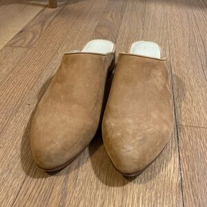 Nisolo size 10 suede Mariella mules in sand.
